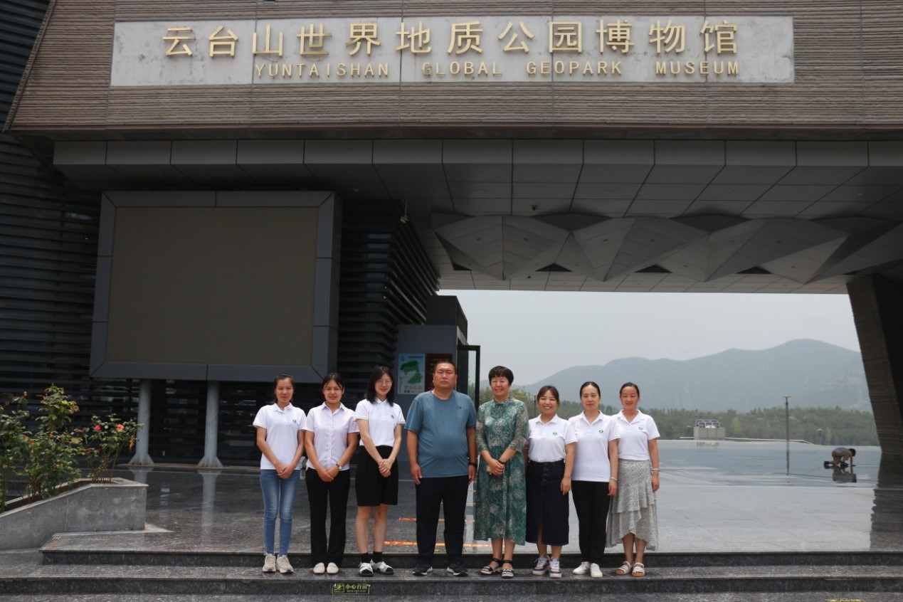“i Science Popularization technology volunteer service team of Henan Acade