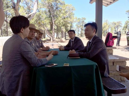 Written on the 10th anniversary of the cooperation between Yuntaishan in China and Grand Canyon sister parks in the United States